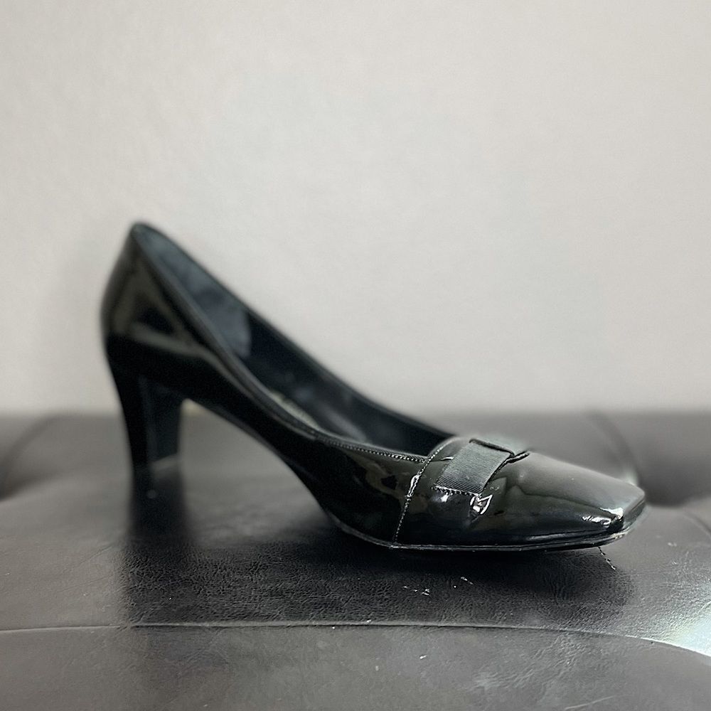 Salvatore Ferragamo Women’s Heel With Bow Shiny Black Patent Leather Size: 8.5‌ - Picture 5 of 15